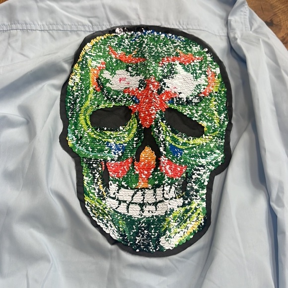 NWT Cherish Woman’s Multi Color Skull Light Blue Button Down Size S - Picture 5 of 7